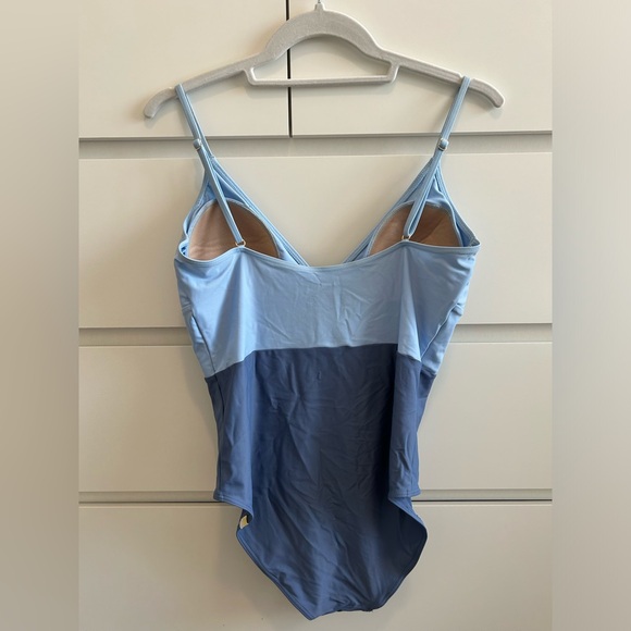 Summersalt Perfect Wrap One-Piece Swimsuit in Sky Blue and Mountain Size 8 - Picture 5 of 6